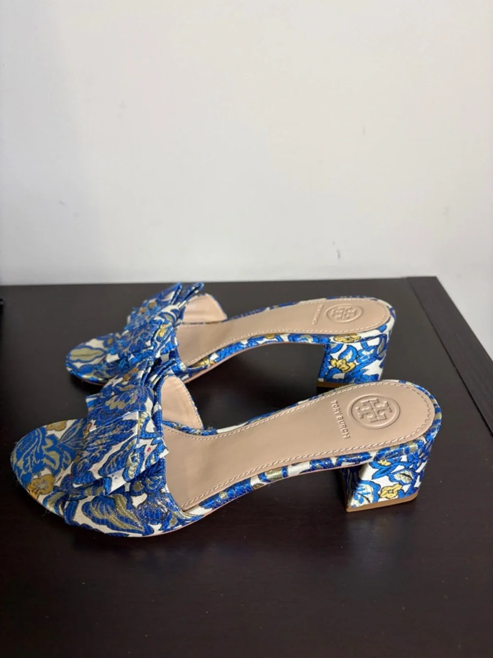 Tory Burch Valentina 45mm bow slide heels blue floral brocade logo Sz 7.5